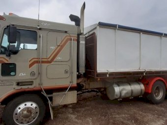 Kenworth K104 Tipper & Quad Dog Trailer