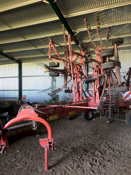 Kuhn GA7501 Rotary Hay Rake