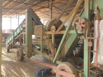 Under Auction - (A164)  Cliff & Bunting W Model Chaff Mill Complete With Mitsubishi Canter 