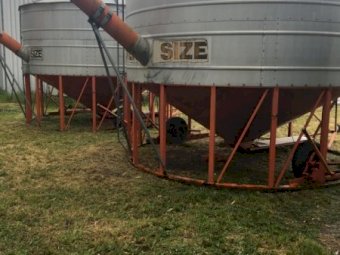 Sherwell 28 mt Field Bin 1411 D  with PTO Auger