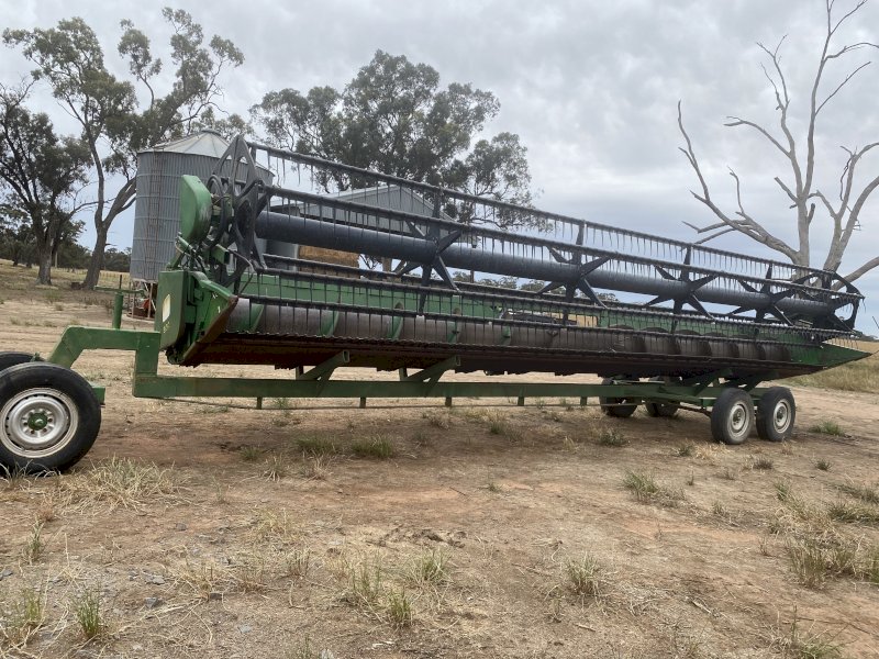 John Deere  30' 930 Pickup Front