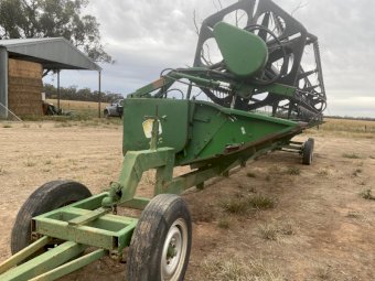 John Deere  30' 930 Pickup Front
