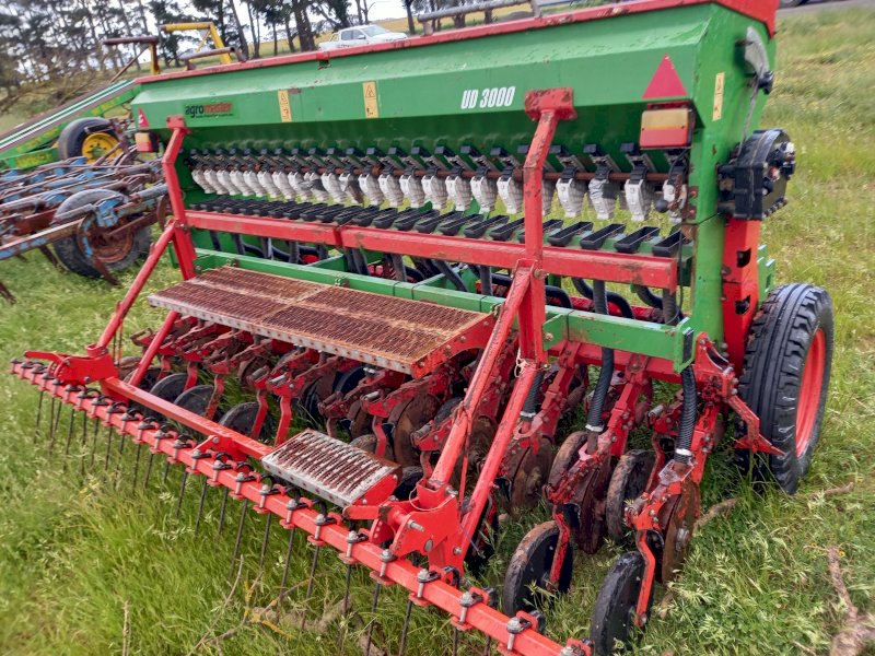 Under Auction - (A163)  Agromaster UD3000 3 Mtr Disc Seeder 