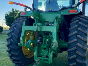 2015 John Deere 7210 R Tractor