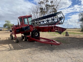 Macdon 7000 Windrower