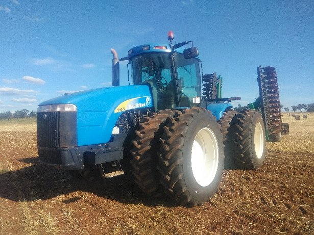 2007 New Holland TJ330 4WD Tractor
