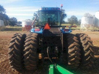 2007 New Holland TJ330 4WD Tractor