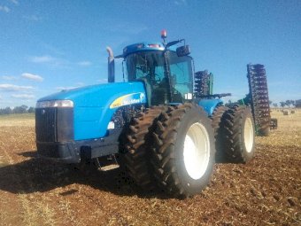 2007 New Holland TJ330 4WD Tractor