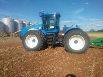 2007 New Holland TJ330 4WD Tractor