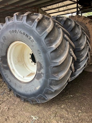 Tyres & Rims 900/60R32