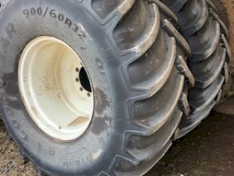 Tyres & Rims 900/60R32