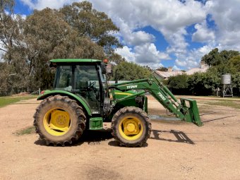 2015 John Deere 5075E Tractor / Loader