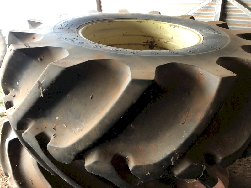 30.5x32 Tyres & Rims