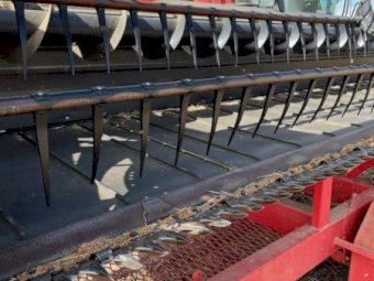 2011 40' Macdon D60 Front with Comb Trailer