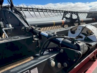 2011 40' Macdon D60 Front with Comb Trailer