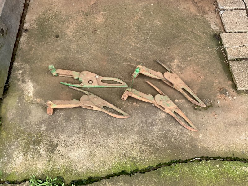 JD Crop Lifters