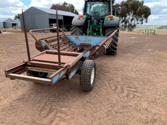 Pearces Offsider Hay Feeder