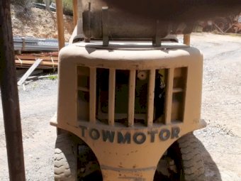 Under Auction - (A165) Forklift Towmotor 