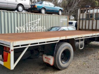 1988 Mitsubishi Tray Truck