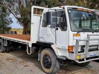 1988 Mitsubishi Tray Truck