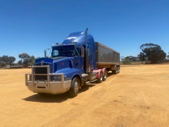 T601 Kenworth with 36' Trailer