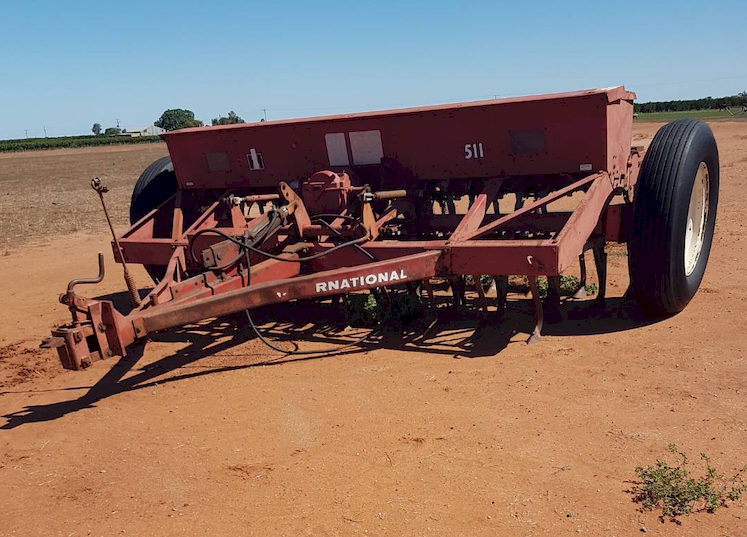 International 511 Combine with SSB