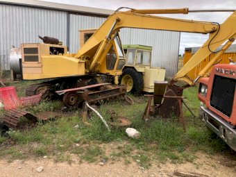 Hitachi UH043 Excavator