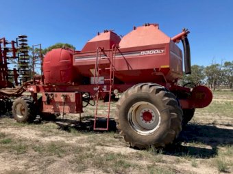 Morris 60ft maxim 3 air seeder and 8300 cart