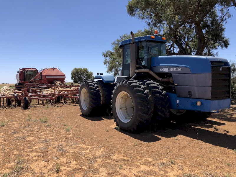 1997 New Holland 9482 Versatile Tractor with 35ft 2001 Morris 2000 Concept Seeder & 7252 Air Cart