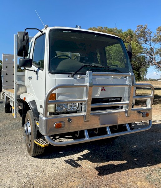 2004 Mitsubishi Fighter FM67 Beaver Tail Truck
