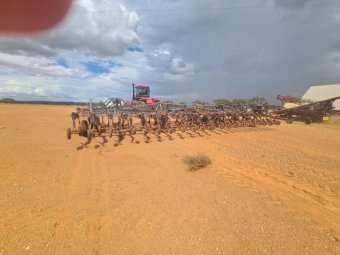44' Flexicoil 820 Bar With 2320 Cart And Small Seed Box