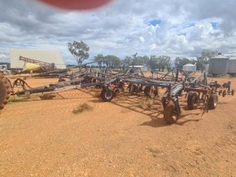44' Flexicoil 820 Bar With 2320 Cart And Small Seed Box