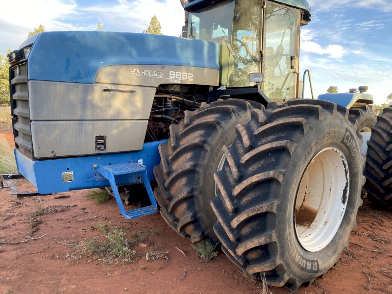 New Holland 9882 Articulated Tractor