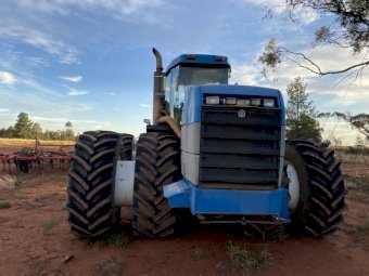 New Holland 9882 Articulated Tractor