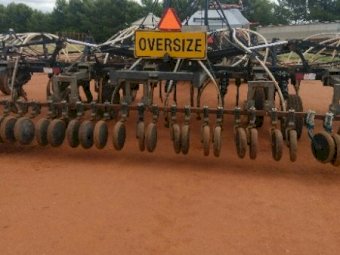 40ft Flexicoil ST820 Seeder Bar with 1720 Air Cart