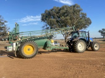 2001 Goldacres 4030 Trailing Sprayer