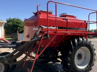 33ft Horwood Bagshaw Air Seeder with 4000L Cart