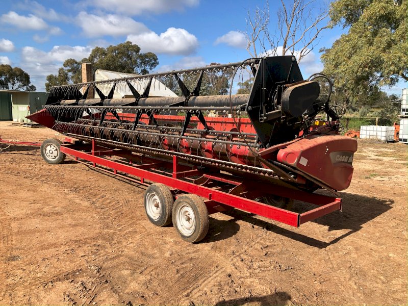 25ft Case IH 2010 Header Front with Trailer