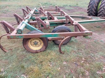 John Deere 1610 Tyne Chisel Plough