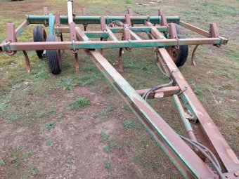 John Deere 1610 Tyne Chisel Plough
