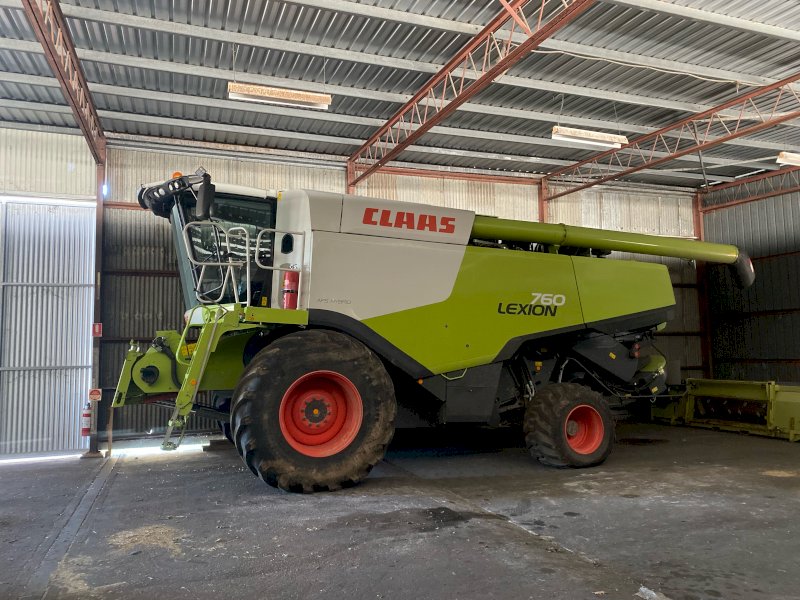 2013 Claas Lexion 760 4WD Header with 2013 Claas Vario 1350 (45ft) Front
