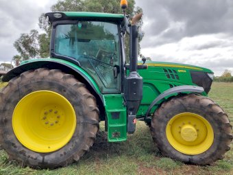 Under Auction - (A177) 2017 John Deere 6155R Tractor 