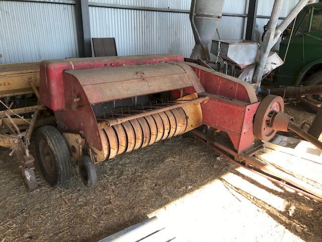 New Holland Hay Liner 68 Small Square Baler