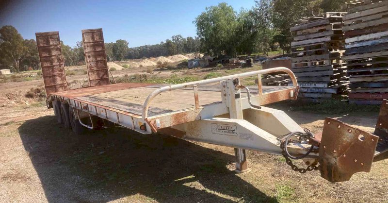 Beavertail Trailer with Ramps