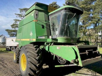 1997 John Deere 9600 header with 930 Front