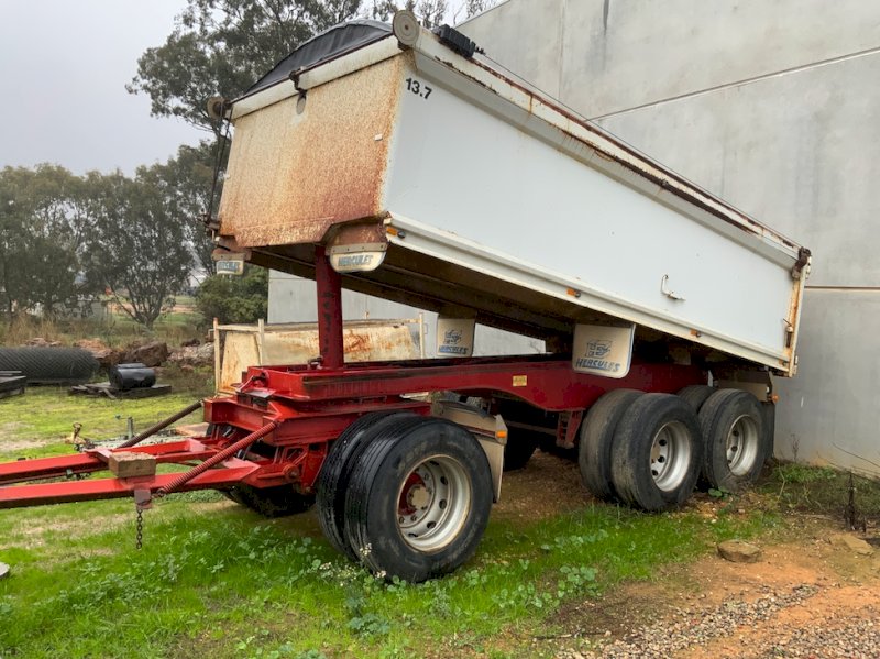 Under Auction - (A181) 2002 Hercules Tri Axle Super Dog Trailer 