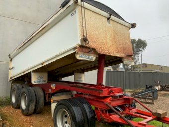 Under Auction - (A181) 2002 Hercules Tri Axle Super Dog Trailer 