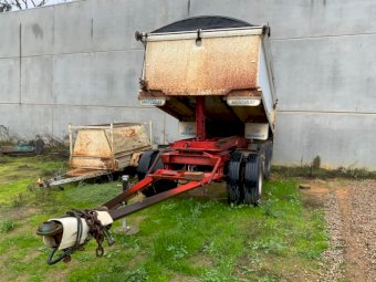 Under Auction - (A181) 2002 Hercules Tri Axle Super Dog Trailer 