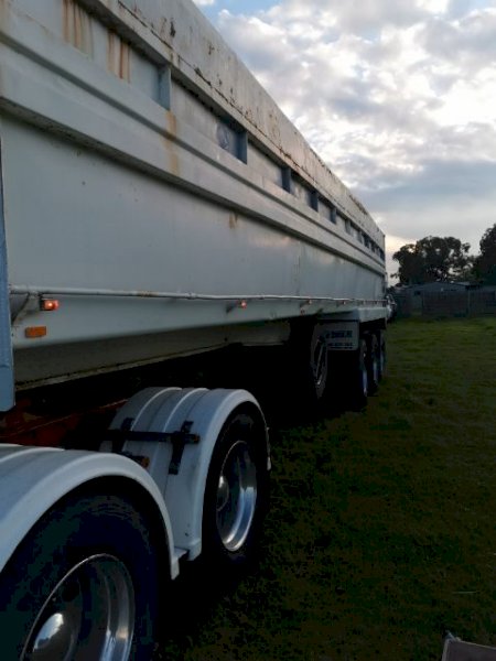 32' Steel Tri-Axle Tipper