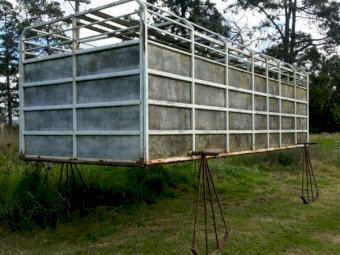 1994 Nissan UD Truck with 21ft Stock Crate